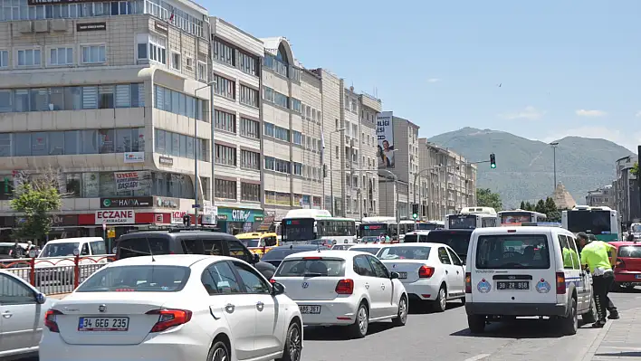 Kayseri'de yoğun bayram trafiği!