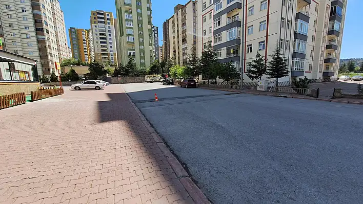 Kayseri'de yol çöktü: İlgilenen yok!