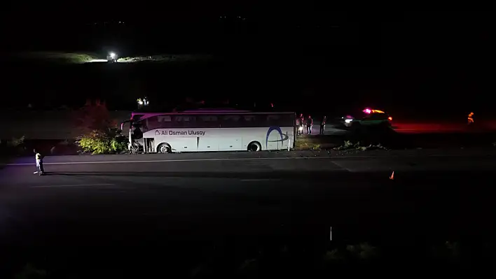 Kayseri'de yolcu otobüsü ağaçlara çarptı: 1 ölü, 13 yaralı