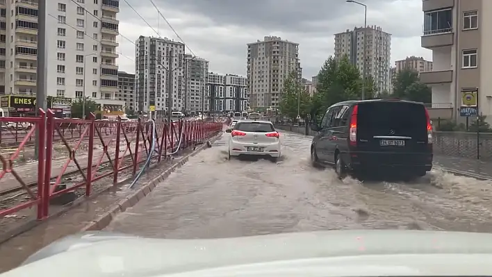 Kayseri'de yollar sele döndü