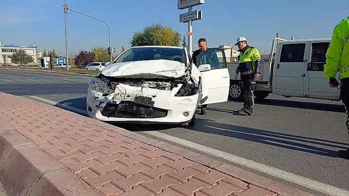 Kayseri'de zincirleme kaza! 5 araç çarpıştı, yol trafiğe kapandı
