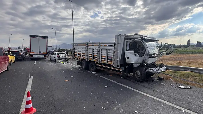 Kayseri'de zincirleme kaza - Yaralılar var!
