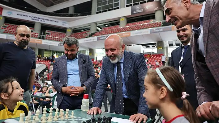 Kayseri'de İlkokullar arası satranç takım turnuvası sona erdi - Ödüller sahibini buldu!