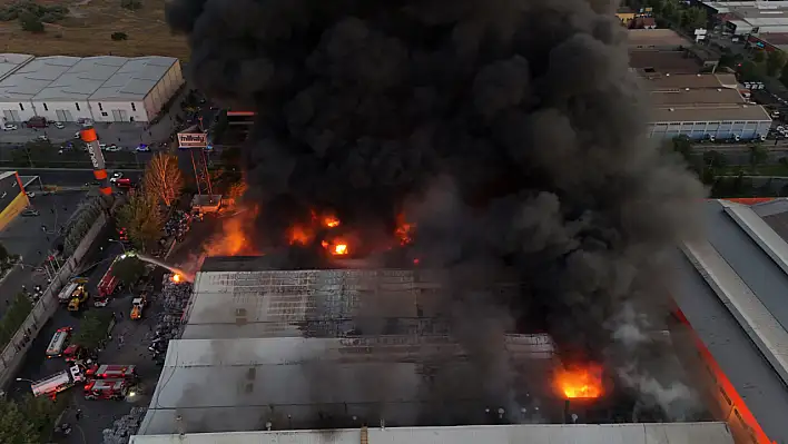 Kayseri'deki fabrika yangınına yoğun müdahale!