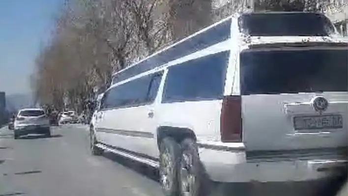 Kayseri'deki limuzin trafikte ilgi odağı oldu!