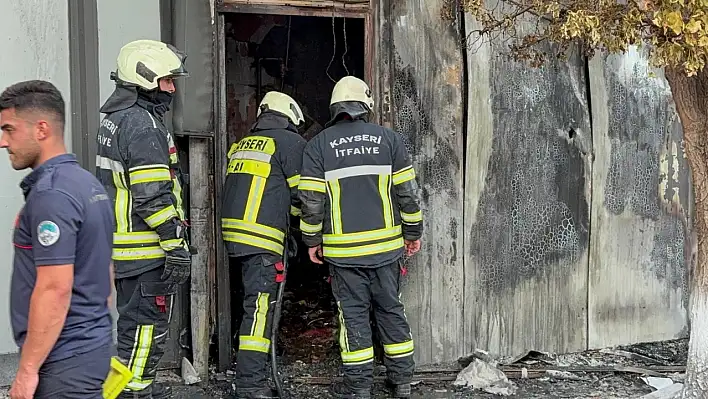 Kayseri'deki zincir market deposunda korkutan yangın!