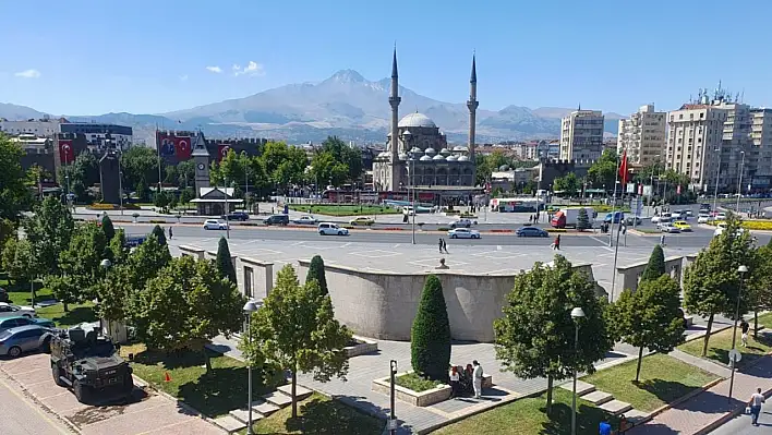 Kayseri'den kısa kısa: 3 ayrı yangın, Esnaf ziyareti, Erbakan, Kayserispor…