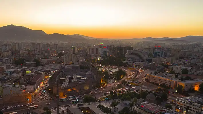 Kayseri'den kısa kısa: Şehir Hastanesi, CHP Tadilat Skandalı, YHT Hattı, Kayserispor…