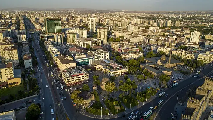 Kayseri'den kısa kısa: Trafik kazası, Köpek dövüşü, Rasim Arı, İstifa, ERÜ…