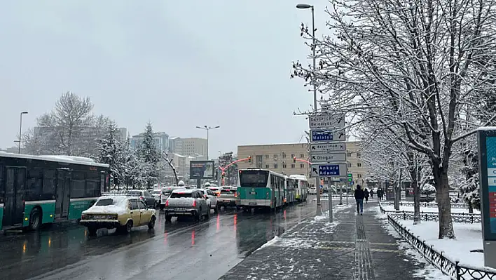 Kayseri'den kısa kısa haberler (5 Şubat) - Kar yağışı, Cumhuriyet Meydanı, etkinlik, Kayserispor...