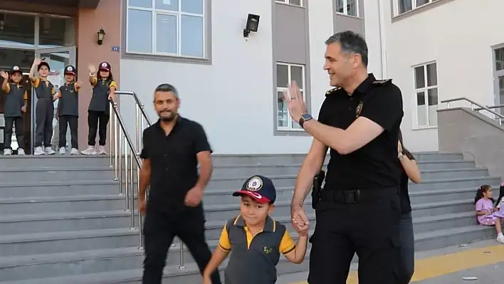 Kayseri Emniyet Müdüründen duygulandıran jest: Şehit evladını okuldan alıp evine bıraktı