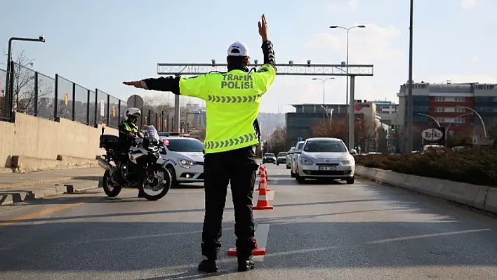 Kayseri Emniyeti trafikte tehlikeye geçit vermedi!