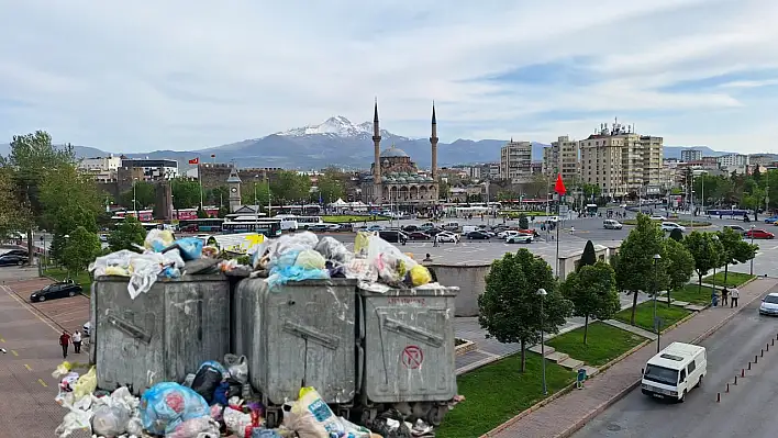 Kayseri girişinde utandıran manzara! Kötü koku ve çöp yığınları…