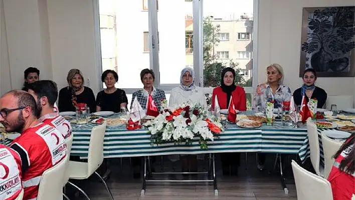 KAMÇI'DAN KIZILAY'A ZİYARET