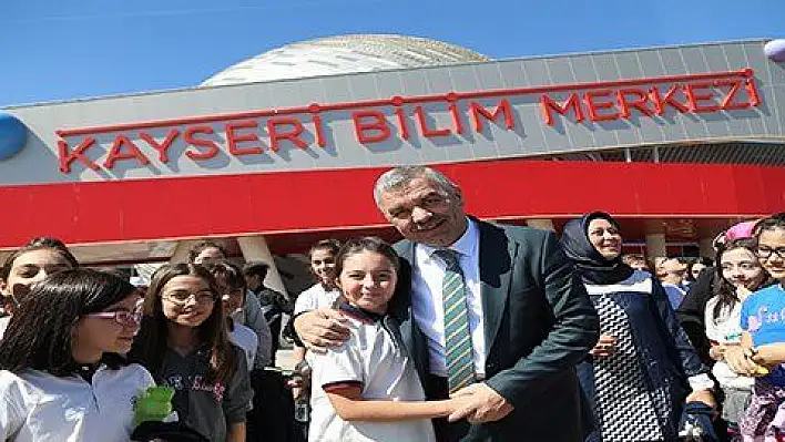 Kayseri Bilim Merkezi'ni de Bilim Şenliği'ni de sevdi 