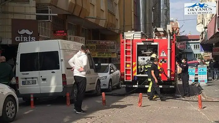 Kafenin mutfağında çıkan yangın itfaiyeyi harekete geçirdi