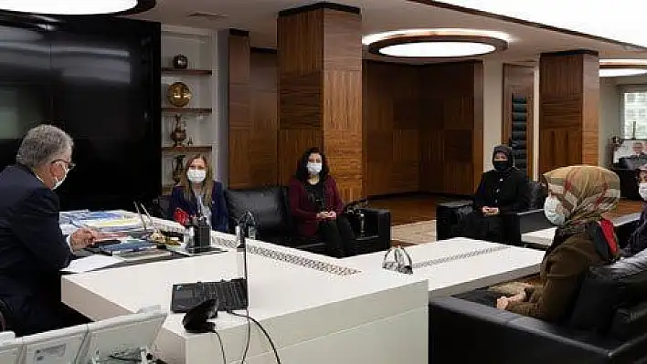 AK Partili kadınlardan Büyükkılıç'a ziyaret