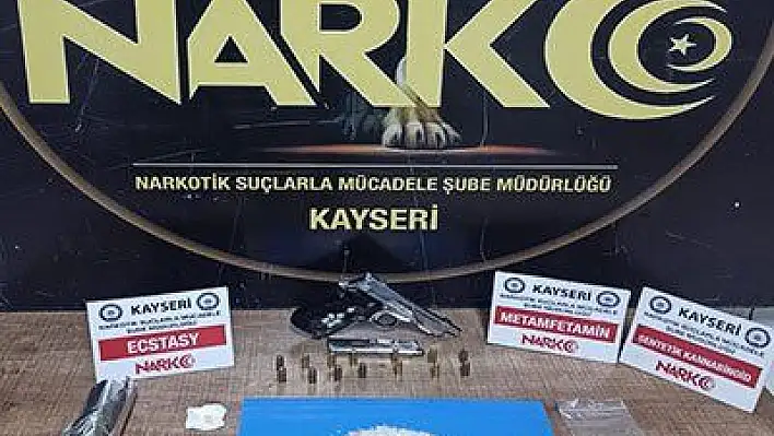 Kaza yapan araçta uyuşturucu çıktı.