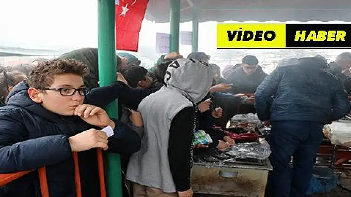 Mehmetçik için kermes düzenlediler 