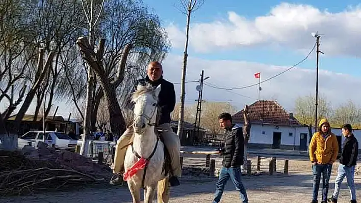 Piknikçiler Doğa İle İç İçe Olmanın Keyfini Burada Çıkarıyor 