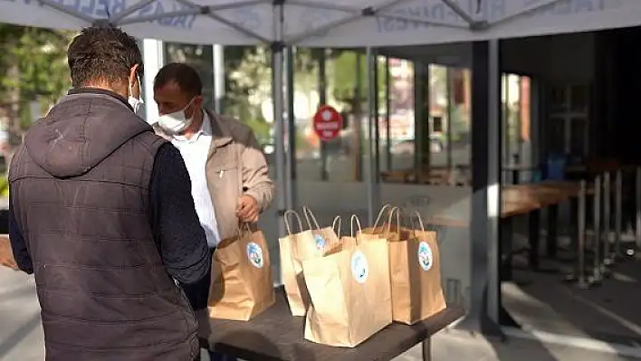 Talas'ta 'Biz pişirelim, siz ulaştırın' uygulaması devam ediyor