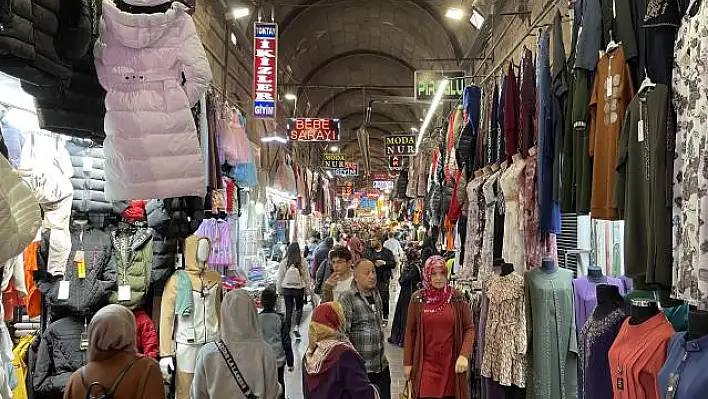 Tarihi Kapalı Çarşı'nın tezgahlarında bayram yoğunluğu yaşanıyor