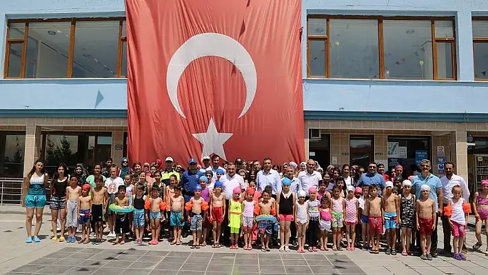 Develi'de çocuklar aileleri ile spor yapıyor