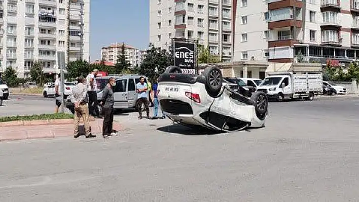 Kaza yapan otomobil takla attı