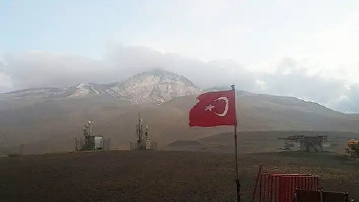 Erciyes Dağı'na karı yağdı