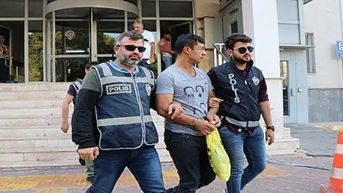 Aranan şahıs polisi karşısında görünce 2. kattan atladı