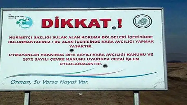 Hürmetçi Sazlığında kurşun izli sulak alan levhası  