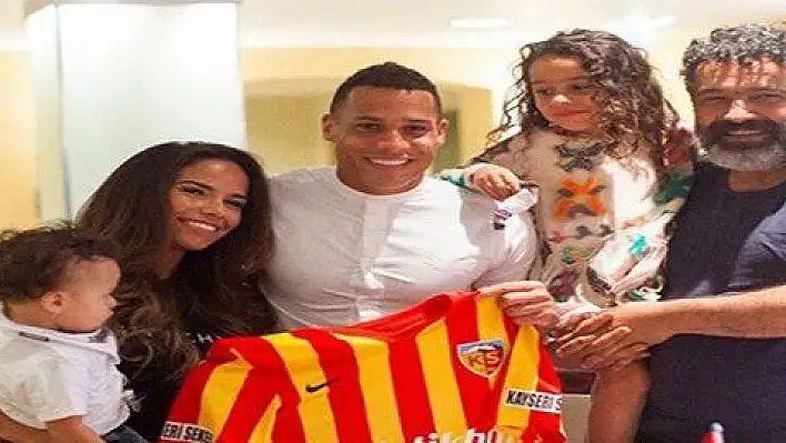 Tjaronn Chery tam bir aile babası 