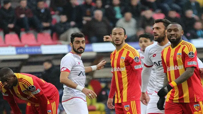 Kayserispor'da 12 haftada 20 oyuncu forma giydi 