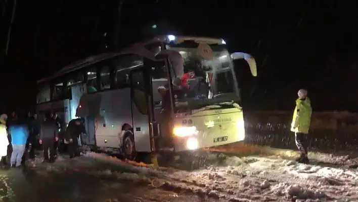 Kayseri'den dönen ampute takımı kara saplandı