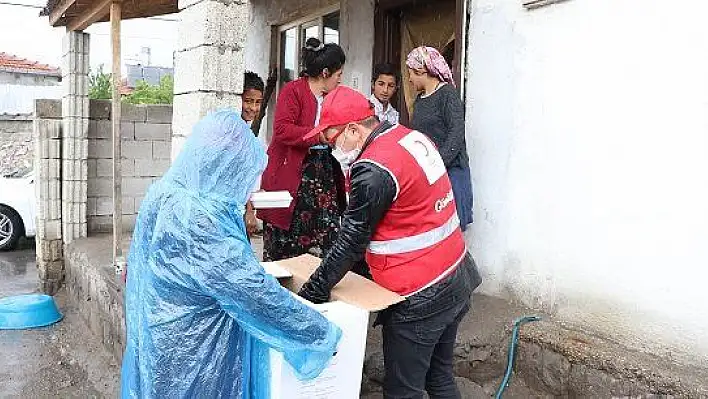 Türk Kızılaydan ramazanda yemek yardımı