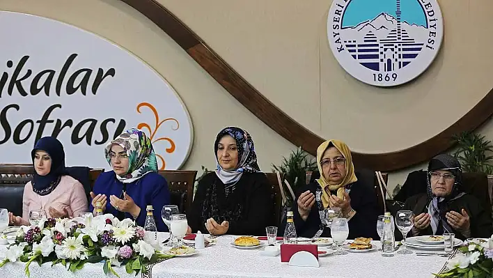 Kur'an Kursu öğrencilerinde İkbal Çelik'ten iftar