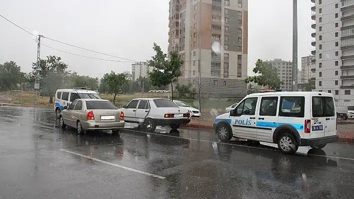 Polisin 'dur' ihtarına uymayan şüpheli kovalamaca sonucu yakalandı