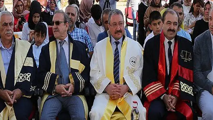 ERÜ Fen Fakültesinden 71 öğrenci mezun oldu 
