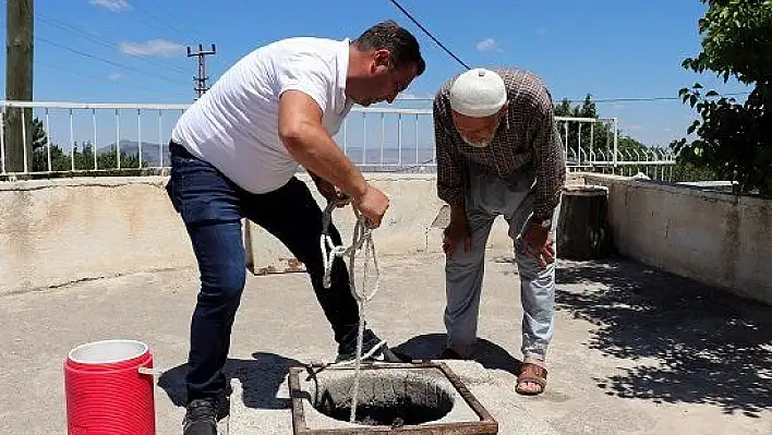 500 yıllık kuyulardaki kar suyu ile serinliyorlar