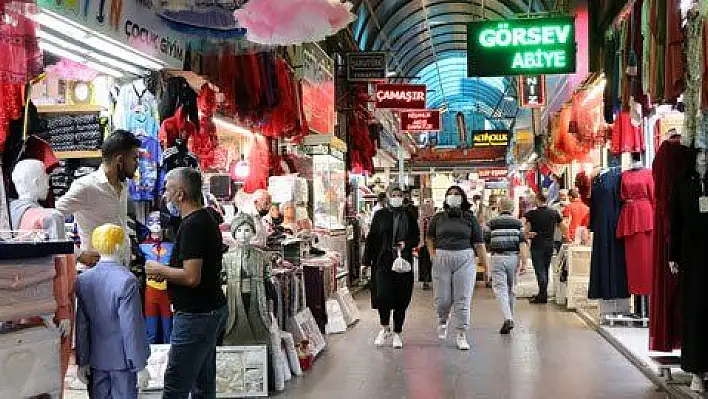 Kapalı Çarşı'da gurbetçi yoğunluğu