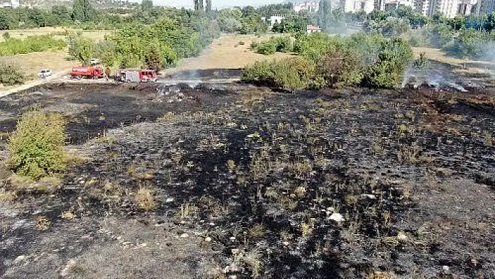 Kabloları yakmaya çalışırken 30 dönümlük araziyi yaktılar