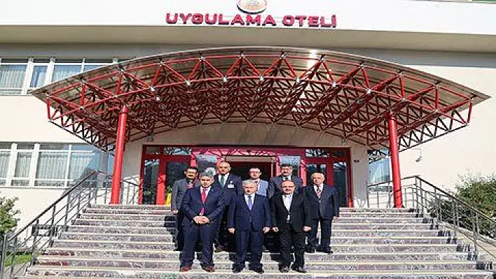 Vali Kamçı'dan Okul Ziyaretleri 