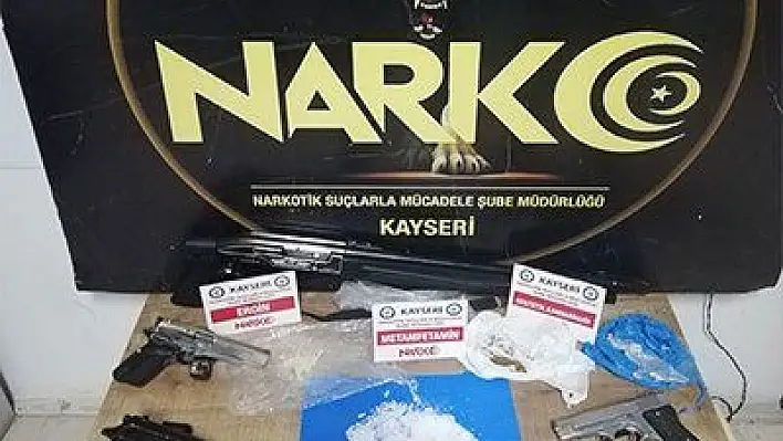 Uyuşturucu operasyonunda 3 zanlıya gözaltı kararı.