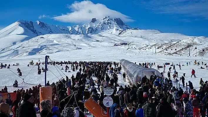 Erciyes hafta sonunda 30 bin turist ağırladı