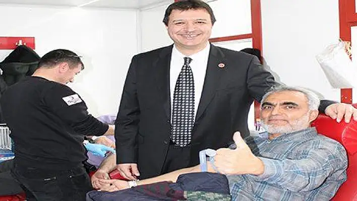 Saadet Partililer Zeytin Dalı Operasyonu için kan bağışı yaptı 