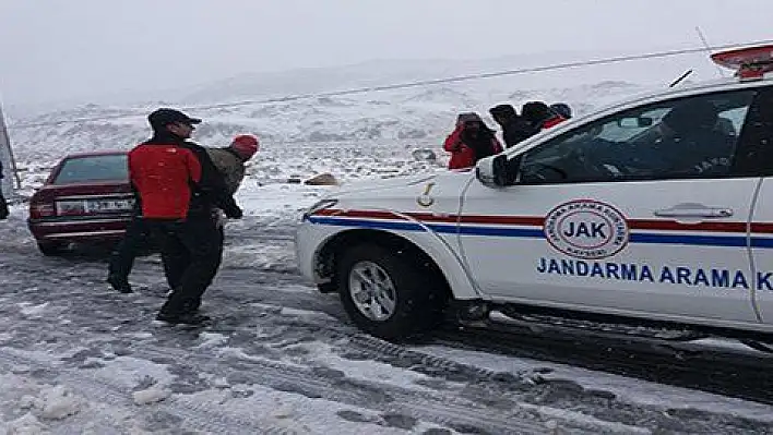 Erciyes'te tipide araçlar yolda kaldı 