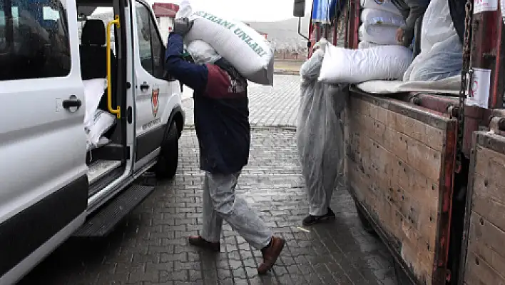 Kayseri eğitim camiasından ihtiyaç sahiplerine un yardımı 