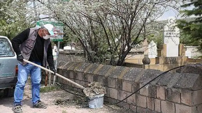 Melikgazi'de mezarlıklar bakım ve onarımdan geçiyor