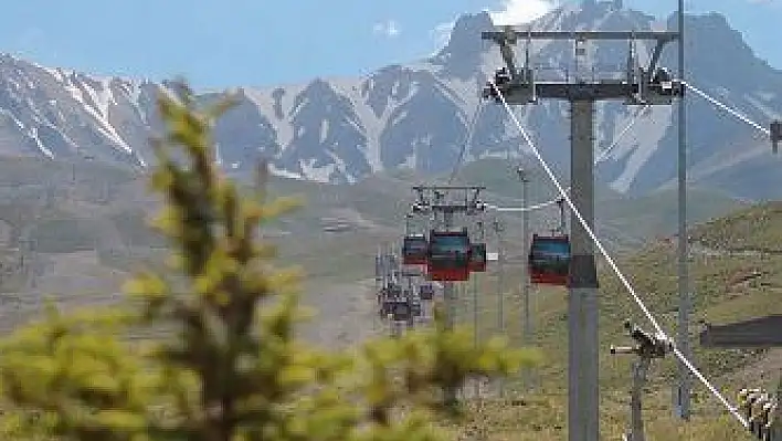 Erciyes'te teleferik tesisleri hizmete açıldı