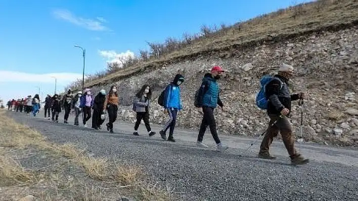 Ali Dağı'nda haftanın 6 günü yürüyüş